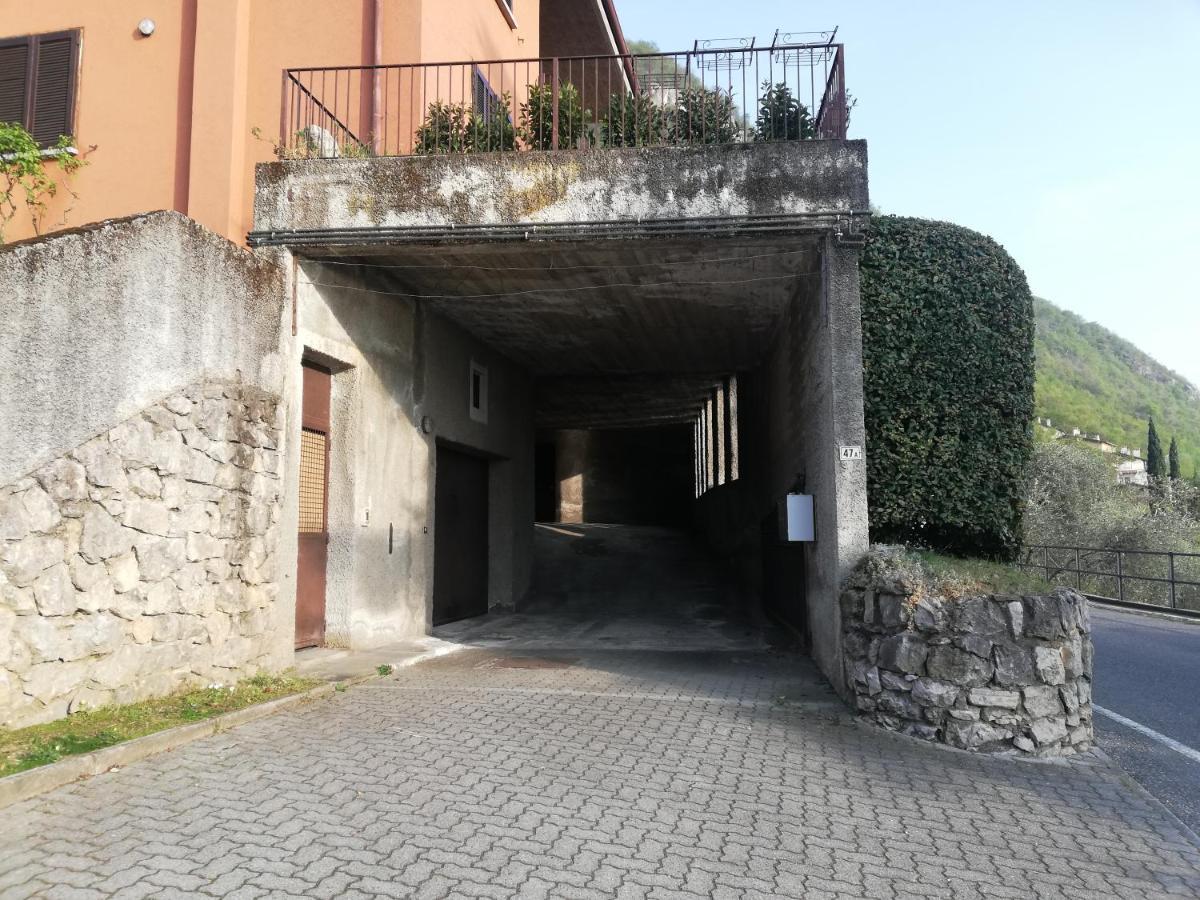 Dream Lake Panorama, Garage In The Center Of Varenna Exterior photo